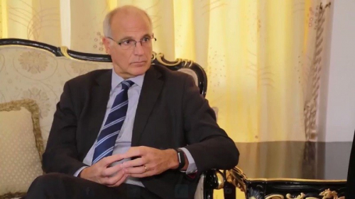 سفير بريطانيا: ندعم حكومة المناصفة وإنهاء الصراع مطلب دولي