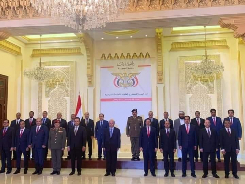 لماذا لم تؤدي الحكومة اليمين الدستوري في عدن؟