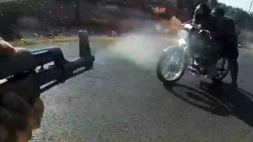 الحماية الرئاسية تقتل شابا وتصيب آخر في منطقة التواهي