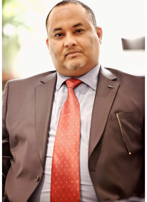 حقيبة المليون دولار في القاهرة.. مصدر بسفارة اليمن يكشف لمن ذهبت شنطة باحارثة بعد الإفراج عنه الأسبوع الماضي 