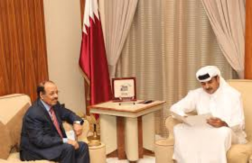صحيفة بريطانية تكشف علاقة بيان بن دغر بزيارة الاحمر للدوحة 