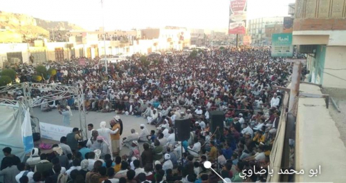 الآلاف يحتشدون في تريم حضرموت لتأييد الهبة والتصعيد الشعبي