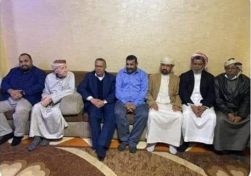 بالأمس كاد يقتله ويسحله في انتفاضة الفلاحين.. بن دغر وبلا خجل يزور "الحكم بن ثابت"