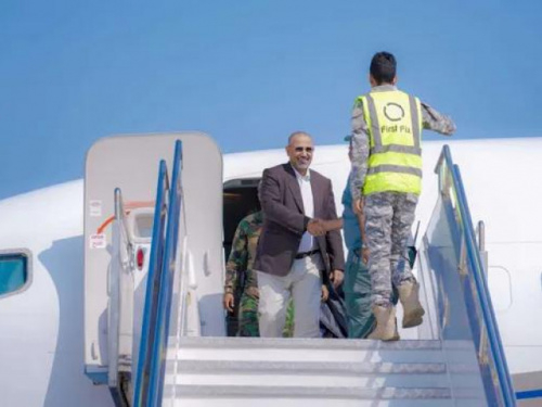الرئيس الزُبيدي يعود إلى العاصمة عدن بعد زيارات عمل خارجية