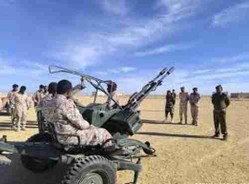 بن حسينون يدرب قوات لواء حضرموت على سلاح ثقيل