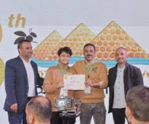 حمير الجنوب العربي يحولون العسل الحضرمي إلى عسل يمني