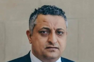 عاجل: وزير ومستشار لرشاد العليمي يدعو لتشكيل حكومة يمنية مصغرة في مأرب