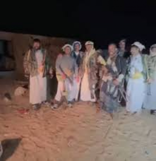 محافظ شبوة يفرج عن أسرى الاحتلال اليمني في عارين ليعودوا ليلًا لمهاجمة قوات الدفاع