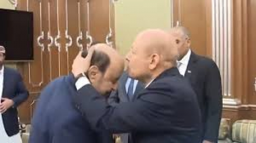 بيان العليمي يكشف تراجعه عن عنترياته والإصلاح يطالب بعودة هادي