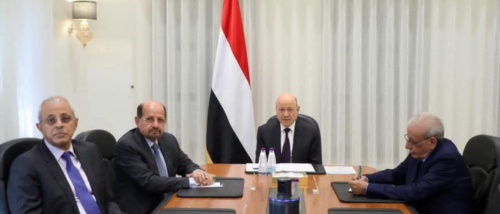 مجموعة لصوص اختطفوا "الشرعية" كرهينة يستخدمونها للابتزاز السياسي.