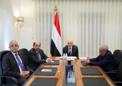 مجموعة لصوص اختطفوا "الشرعية" كرهينة يستخدمونها للابتزاز السياسي.