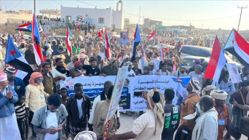 صور أولية لتوافد الجماهير لفعالية المهرة دعماً لمطالب إعلان دولة الجنوب