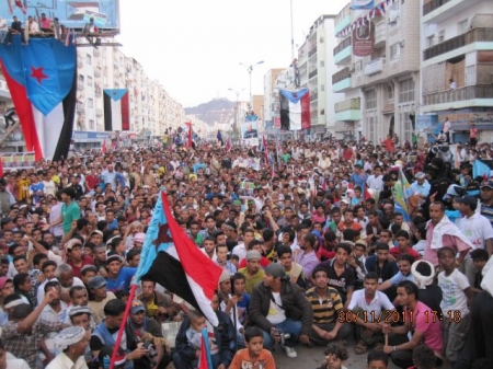 ناشط جنوبي يطالب صنعاء بإثبات علاقة الحراك بالإرهاب أو الاعتذار العلني