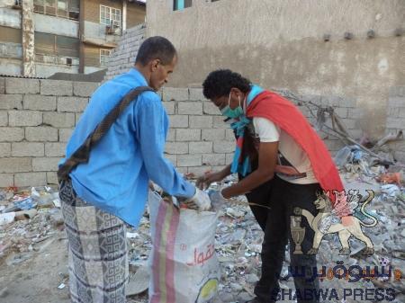 حراك خور مكسر يدشن حملة تنضيف بالمدينة (صور )