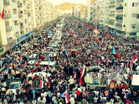 تقرير خطير : صراع دولي إقليمي على الجنوب وحشود عسكرية أمريكية للهيمنة على باب المندب لإعادة فرض هيمنة صنعاء على الجنوب