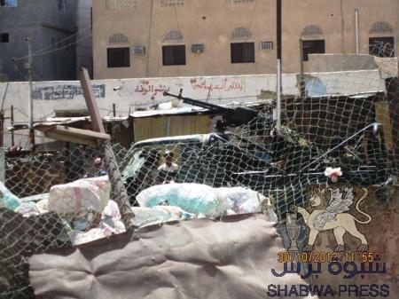طقم عسكري يعرض أسلاك كهرباء مجهولة المصدر الى تاجر خردة في عتق