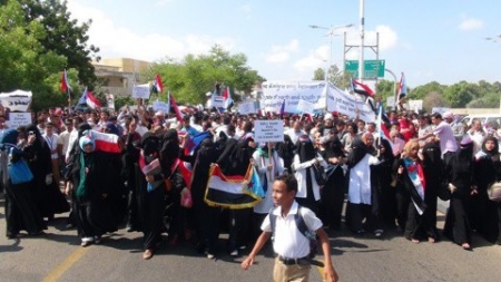 طلاب جامعة عدن  ينضمون وقفة احتجاجية أمام مفوضية الأمم المتحدة(صور )