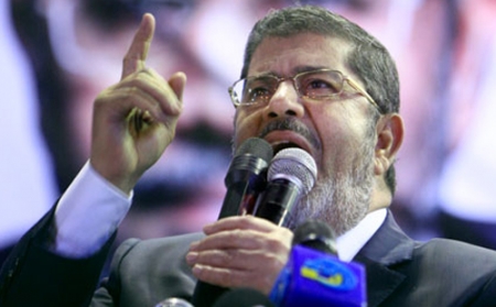 عـــــــاجل : الرئيس المصري يغادر قصر الاتحادية بعد حصاره