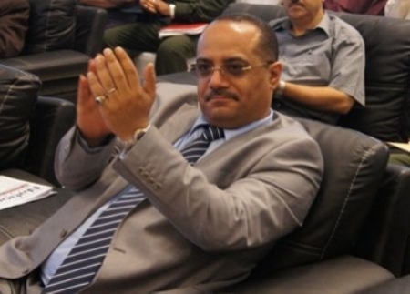 د باذيب ينفي ما نشرته صحيفة القضية حول إستيلاء شقيقه لسيارة مدير ميناء عدن