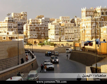 عاجل :مسلحون يختطفون سائحين اجنبيين وسط صنعاء