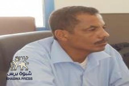الإعلامي بن عمرو يطالب علماء اليمن وحضرموت بيان حكم الاستعانة بالبنك الدولي وفرض الوصاية الدولية على الشعوب المسلمة
