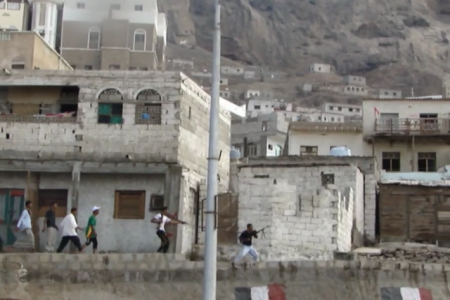 عضو في حزب الاصلاح اليمني بعدن يطلق النار على مسيرة سلمية جنوبية (صور)