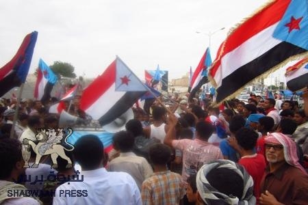 في مسيرة حاشدة شهدتها المديريه: ابناء الممداره ينددون بممارسات قوات الاحتلال ضد النشطاء الجنوبين