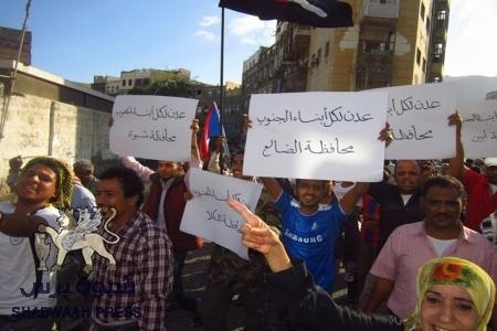 فشل مسيرة الاصلاح بعدن والدكتور حمزه يلوذ بالفرار وسط الهتافات الغاصبة من ابناء العاصمة.