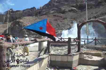 اطلاق نار على المتظاهرين الجنوبيين في كريتر واختناقات في صفوف المتظاهرين