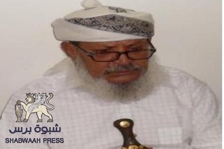 الشيخ بدر بن خميس الخليفي يطرد حزب الاصلاح من عمارة يمتلكها في عتق(ملف صور)