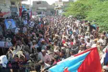 المشاركون في مهرجان مودية ينددون بمجزرة يوم الكرامة ويدعون الى التصعيد الثوري والعصيان المدني