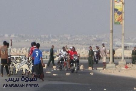 المكلا ترزح , تحت العصيان ,والأمن يتمكن من فتح الطرق داخل المدينة