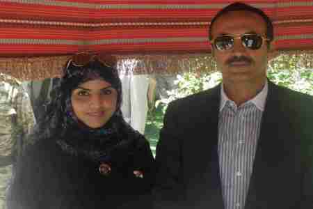 منى الزنداني تنشر صوره لها وبجانبها أحمد علي نجل الرئيس السابق تقول انه خطيبها