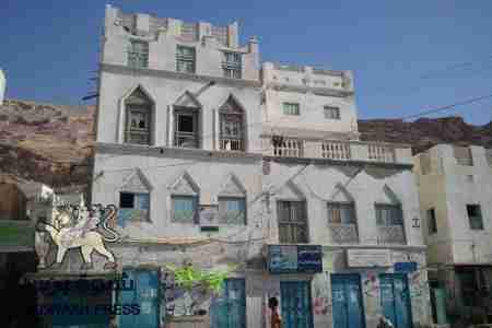 بيت (المحضار) الأثري يشهد آخر أيامه في المكلا.. دعوة للحفاظ على تراث حضرموت