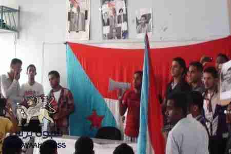 وقفة احتجاجية امام جسر الشهيدين بارجاش وبن همام