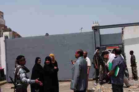 مصدر أمني: تجهيز أمر قبض قهري بنجل توفيق عبدالرحيم وحراس في منشأة &lsquo;&lsquo;حجيف&lsquo;&lsquo; بعدن