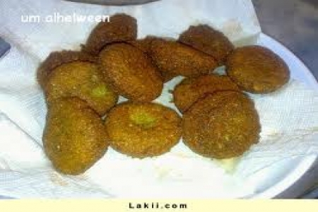 مصريون يطلقون حملة &lsquo;&lsquo; قرص طعمية أكبر من قطر&lsquo;&lsquo;