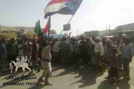 المحفد تشهد تظاهرة حاشدة تضامنا مع المعتقلين الجنوبيين