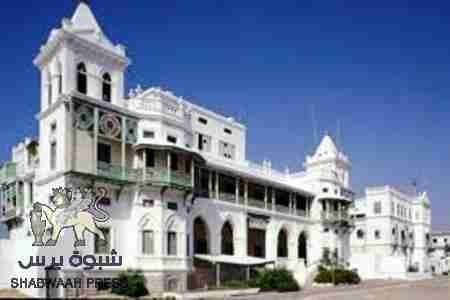 الداخلية اليمنية : نجاة طقم عسكري من انفجار عبوة ناسفة في حضرموت