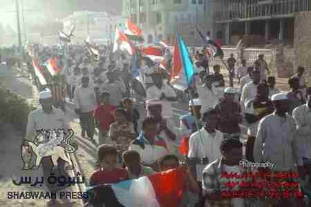 في يوم اعلان الحرب على الجنوب ابناء تريم يخرجون بالألاف في مسيرة حاشدة