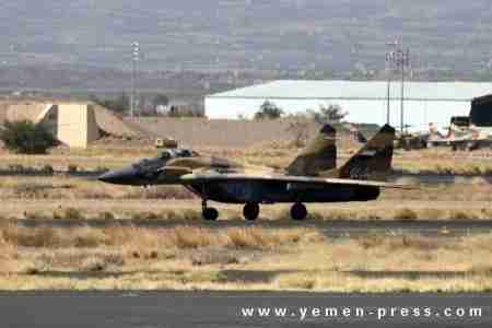 تبادل لاطلاق النار في قيادة القوات الجوية بصنعاء