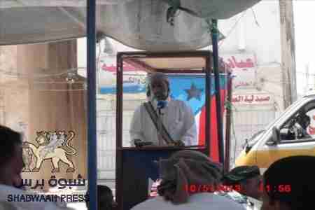 خطيب الجمعه في مخيم الشهيدين بعتق يستعرض اغتيال الكوادر الجنوبية