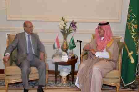 القربي يسلم الفيصل رسالة من هادي للعاهل السعودي