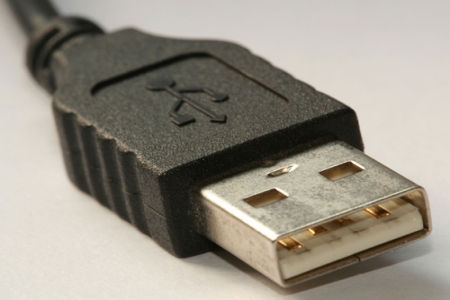 ابتكار شريحة USB للتخزين في الدماغ البشرية