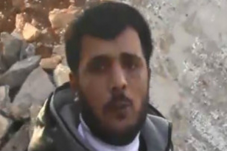 أحد قادة المجاهدين قائد كتيبة الفاروق السورية ‘‘ يأكل كبد وقلب جندي سوري‘‘