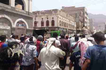 تشييع المرحوم بن ناجي المتوفي اختناقا في دكانه بكريتر الى مقبرة القطيع ظهر اليوم