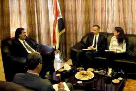 السيد علي سالم البيض يستقبل بمكتبه القائم بأعمال  السفارة الفرنسية في بيروت