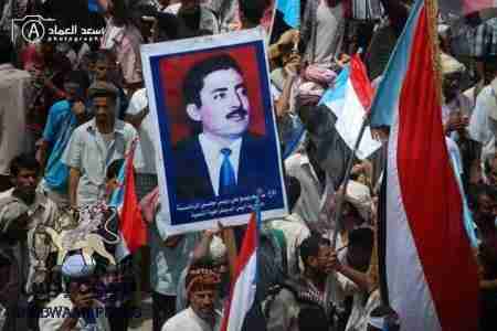 صحيفة الخليج : ذكرى 22 مايو تصعّد خطابَيْ دعاة الوحدة والانفصال