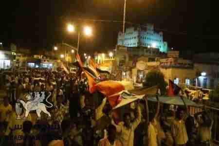 أبناء سيئون يحيون يوم الأسير الجنوبي ويبتهجون بعودة وفود مديريتهم ..