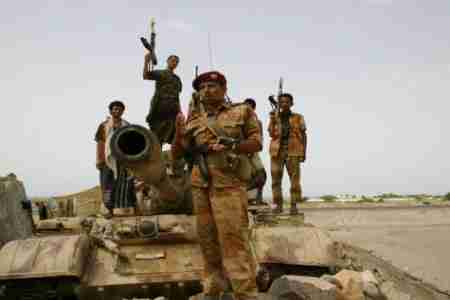 مقاتلون مرتبطون بتنظيم القاعدة يسيطرون على قرى قرب مدينة المكلا